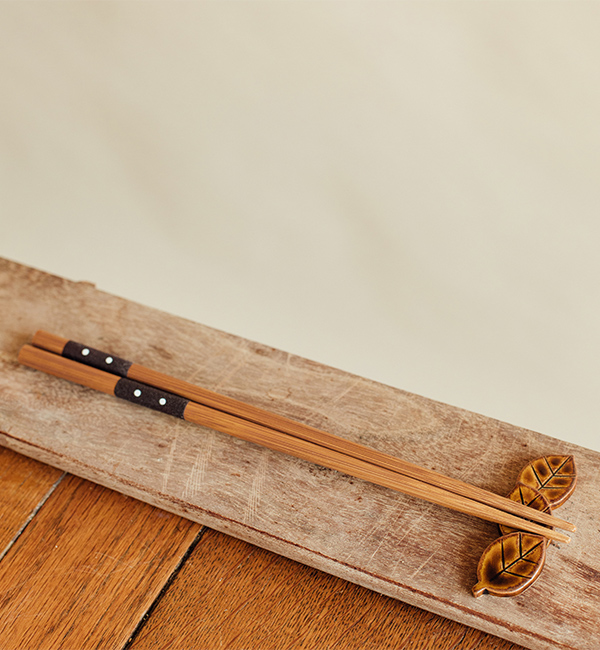 Leaf chopstick/cutlery rest