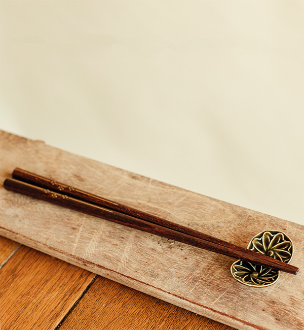 Botanical chopstick/cutlery rest