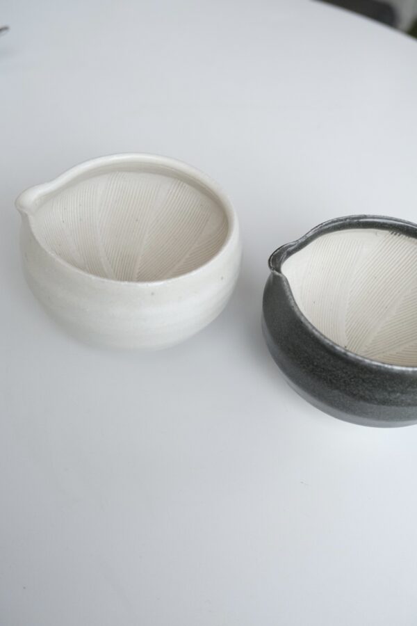 SHIKIKA Matte White Sauce pourer / Matcha bowl - Image 3