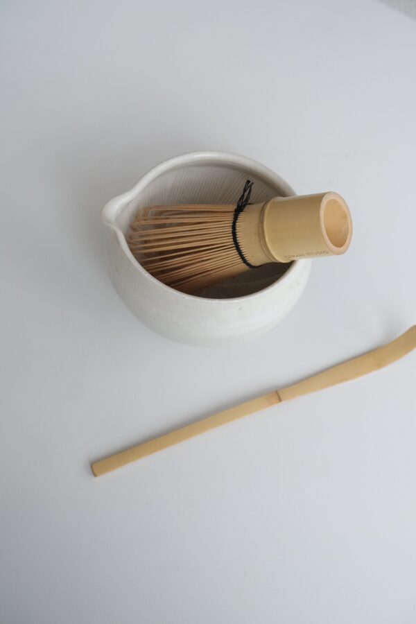 SHIKIKA Matte White Sauce pourer / Matcha bowl