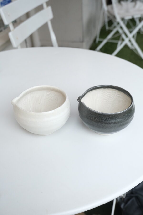 SHIKIKA Matte White Sauce pourer / Matcha bowl - Image 6