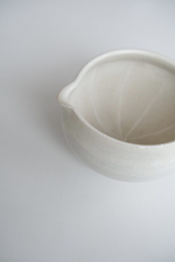 SHIKIKA Matte White Sauce pourer / Matcha bowl - Image 2