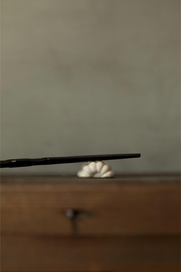 Cocoro Chopstick rest (Off-White) - Image 2