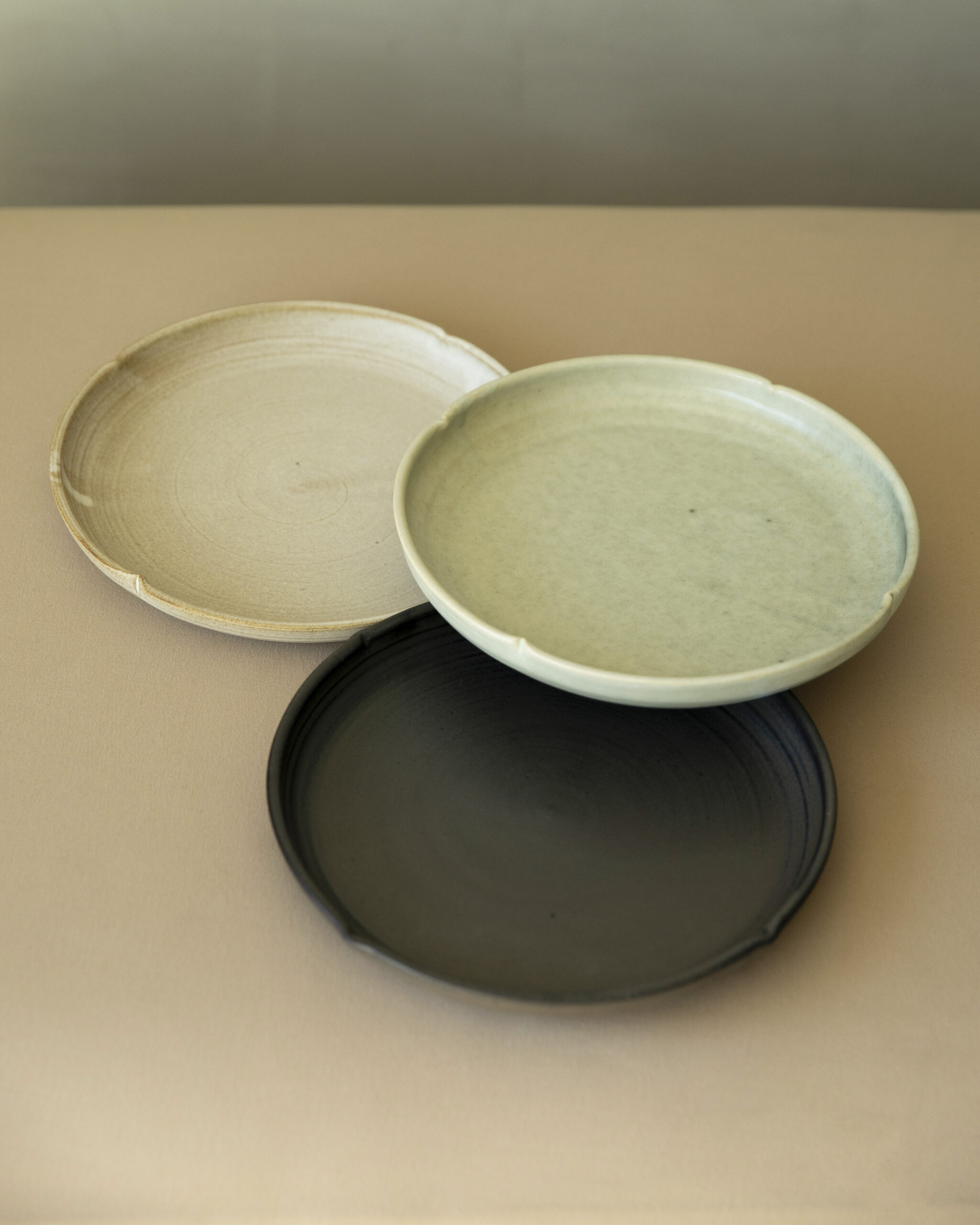 Persimmon Large Plate (Toffee / Lake Green / Black)