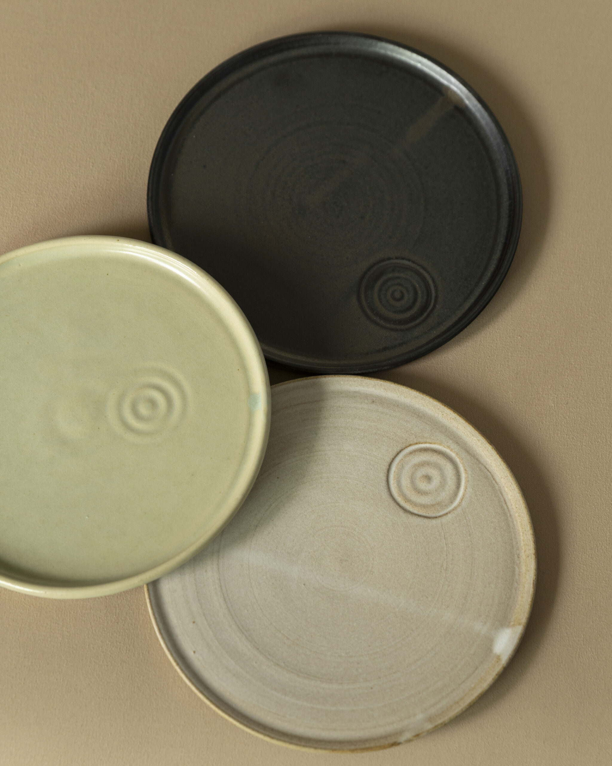 Ripples Large Plate (Toffee / Lake Green / Black)